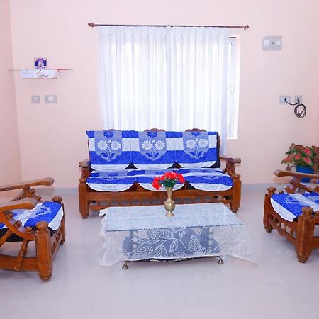 Giri'S Homestay Madikeri Exterior photo