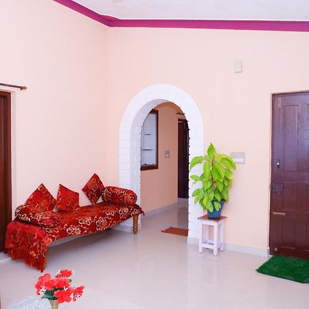 Giri'S Homestay Madikeri Exterior photo