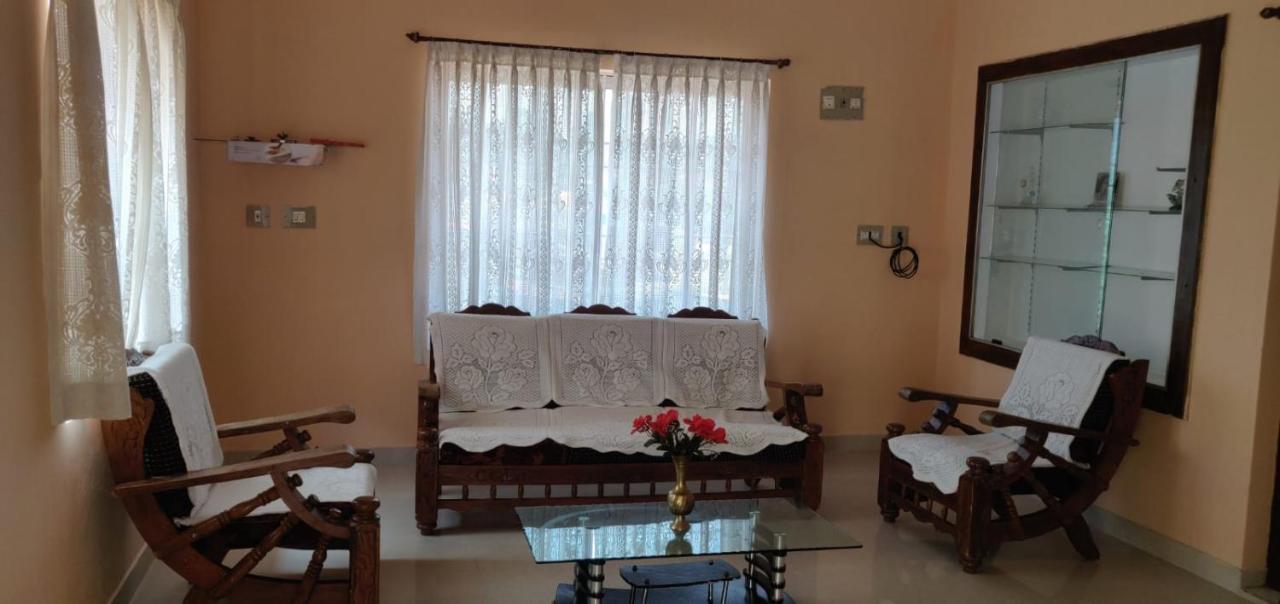Giri'S Homestay Madikeri Exterior photo