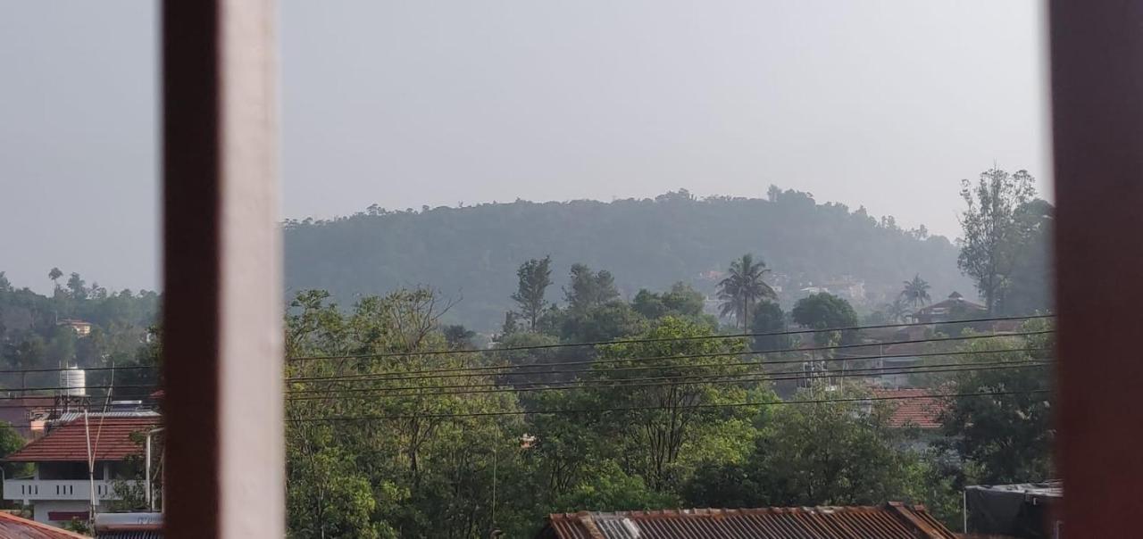 Giri'S Homestay Madikeri Exterior photo