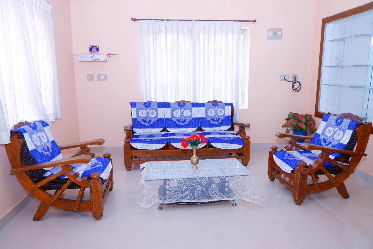 Giri'S Homestay Madikeri Exterior photo
