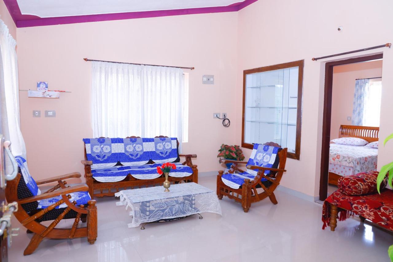 Giri'S Homestay Madikeri Exterior photo