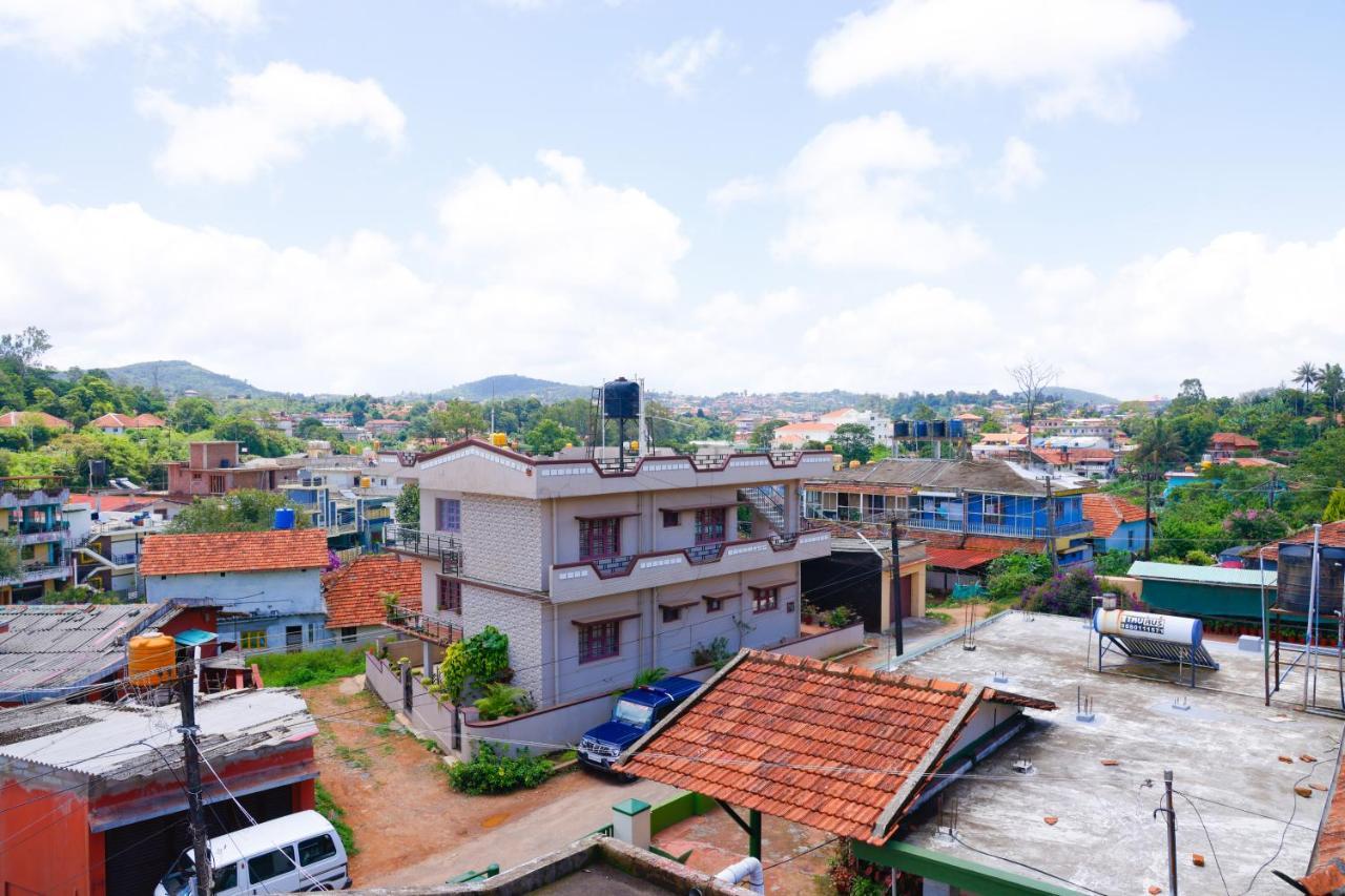 Giri'S Homestay Madikeri Exterior photo